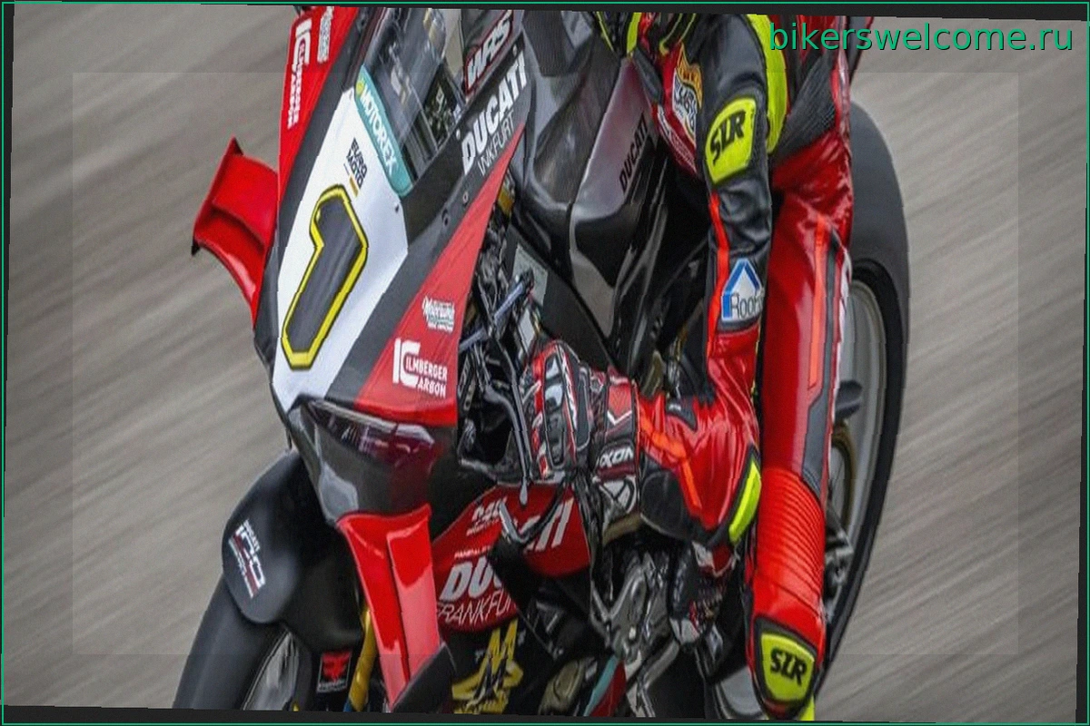 Лукас Тулович доминирует с дублем на открытии нового Euro Moto Superbike