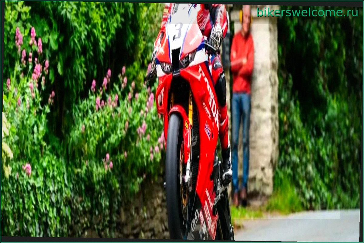 Дин Харрисон выигрывает гонку Superbike на IOMTT 2026, опередив Питера Хикмана и Майкла Данлопа