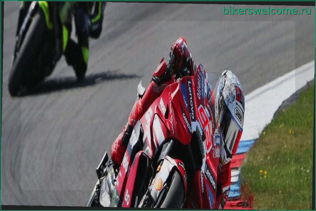 Марк Маркес одержал победу над Аи Огурой в Брно, накаляя борьбу за титул MotoGP 2026 года